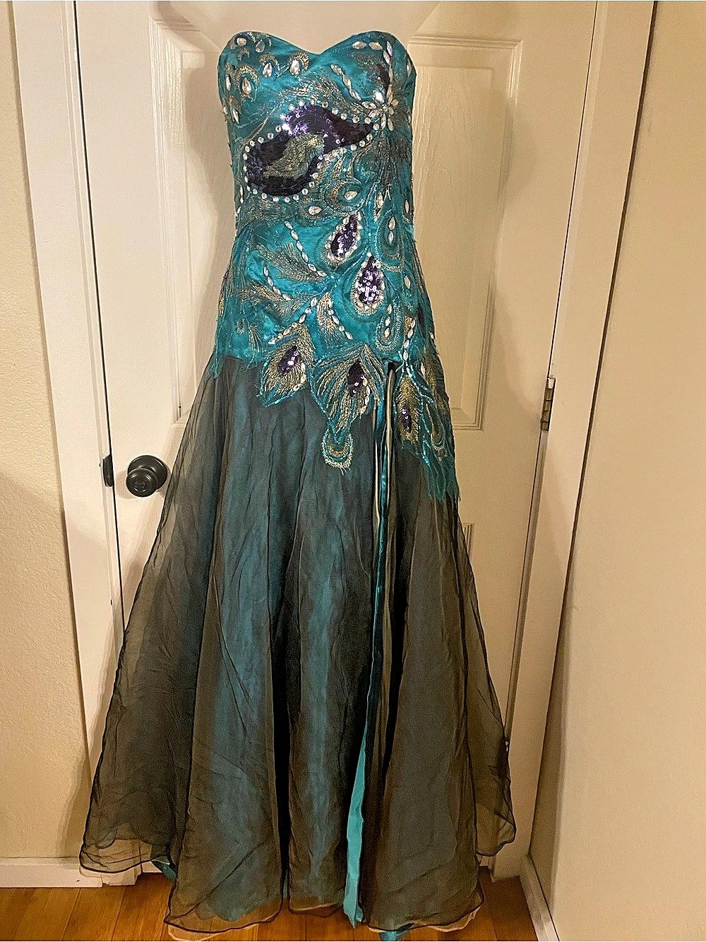 Embellished Paisley Maxi Dress in Blue & Black